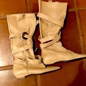 Beautiful leather knee heigh boots